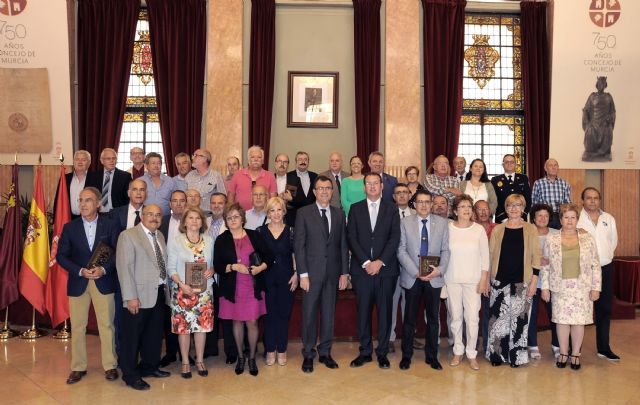 Homenaje a los 39 funcionarios municipales que se jubilan durante este 2016 - 1, Foto 1