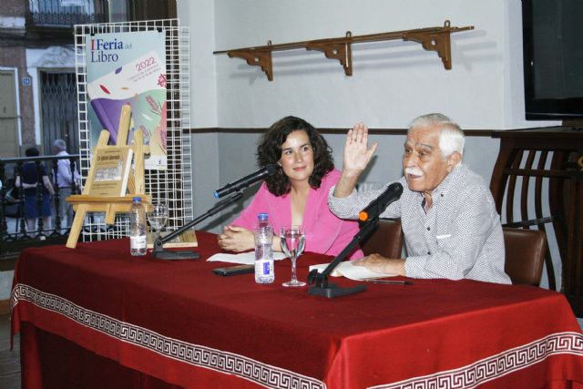 Calzada de Calatrava puso nombre a su primer Banco Literario y dio el pistoletazo de salida a su primera feria del libro - 2, Foto 2