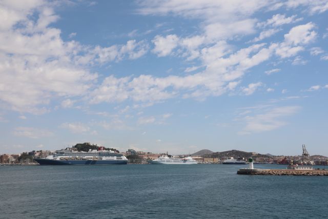 Más de 1.300 cruceristas a bordo de una triple escala en el Puerto de Cartagena - 1, Foto 1