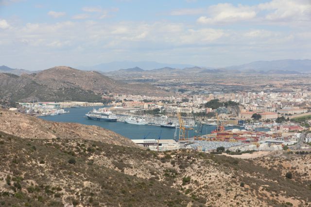 Más de 1.300 cruceristas a bordo de una triple escala en el Puerto de Cartagena - 2, Foto 2