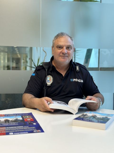 Presentación del libro Pasado y presente de la Policía Local de Torre Pacheco - 1, Foto 1