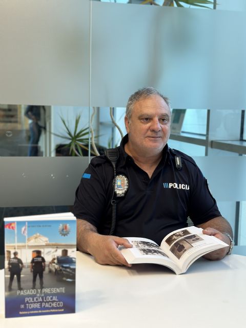 Presentación del libro Pasado y presente de la Policía Local de Torre Pacheco - 2, Foto 2