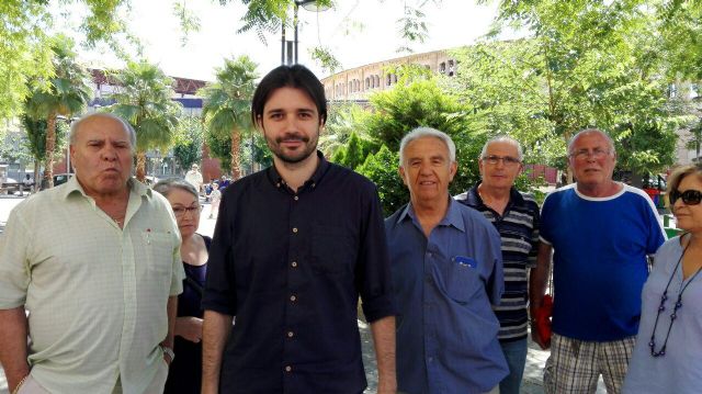 Javier Sánchez: Teodoro García juega con los pensionistas al dominó con una mano y la otra se la mete en sus carteras - 1, Foto 1