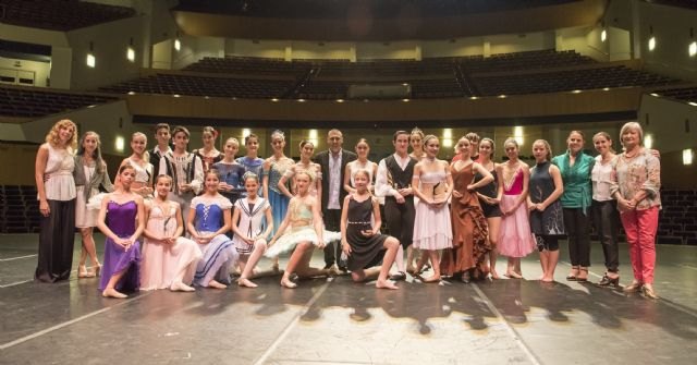 Los bailarines murcianos Julia Cano y José Vicente Yerbes se formarán en la Compañía Nacional de Danza - 1, Foto 1