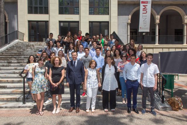 Estudiantes de Latín y Griego reciben los premios de la XI Olimpiada de Lenguas Clásicas - 1, Foto 1