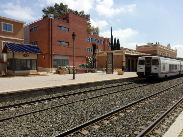 El PSOE exige a Ballesta que las catas que se están realizando en la fachada de la Estación del Carmen tengan autorización y cumplan la normativa de conservación del patrimonio - 3, Foto 3