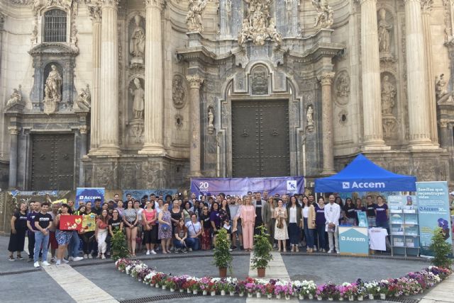 Conchita visita el estand de Accem con motivo del día del refugiado - 1, Foto 1