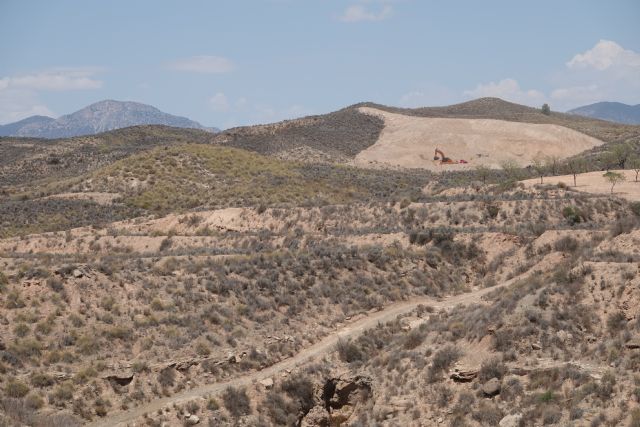 La izquierda denuncia la pasividad del gobierno local frente al atentado ecológico continuado que se produce en el paraje lorquino de Las Canales y exige explicaciones en el Pleno - 1, Foto 1