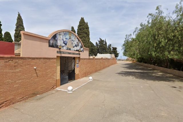 MC demanda la construcción de una acera para garantizar la seguridad de los peatones en el acceso al cementerio de Nuestra Señora de Los Llanos - 1, Foto 1