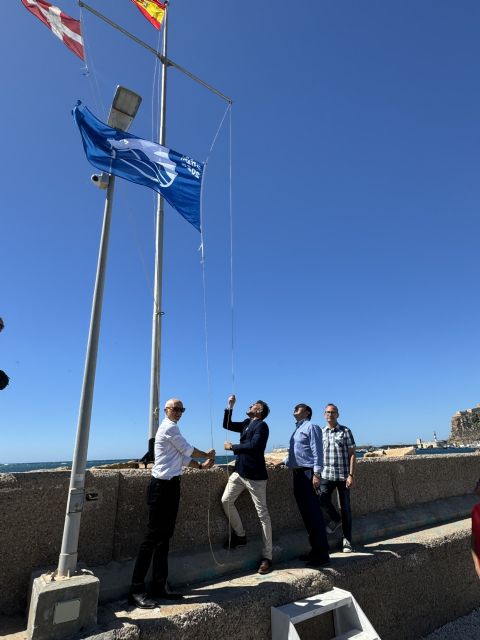 La Bandera Azul ya ondea en el Puerto Deportivo del Club Naútico - 3, Foto 3