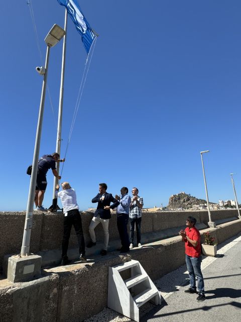 La Bandera Azul ya ondea en el Puerto Deportivo del Club Naútico - 4, Foto 4