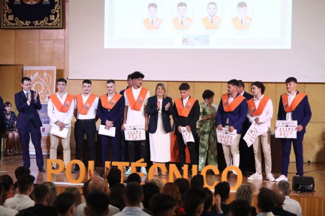 La alcaldesa recuerda a los alumnos del Politécnico su importante papel en el desarrollo industrial de Cartagena - 1, Foto 1