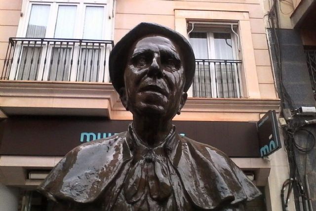 El Ayuntamiento trabaja en la restauración del busto del pintor Vicente Ros - 1, Foto 1