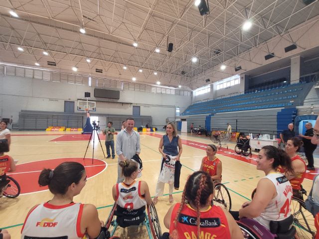 Conchita visita a las jugadoras de la selección española femenina de baloncesto en silla de ruedas concentradas en Murcia - 1, Foto 1