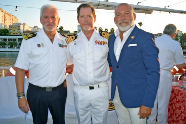 España. Sevilla . Fiesta en honor a la Patrona de la Armada la Virgen del Carmen en el gran catamarán “Luna de Sevilla” por el Guadalquivir - 1, Foto 1