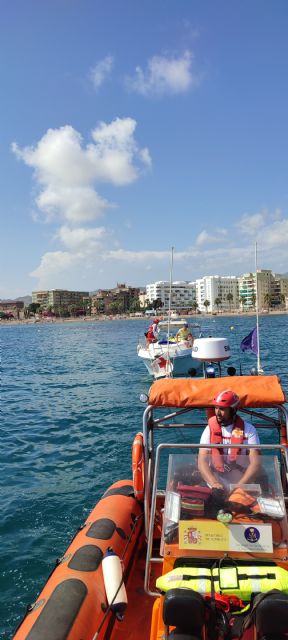 Cruz Roja de Águilas asiste a dos embarcaciones con avería en motor - 3, Foto 3