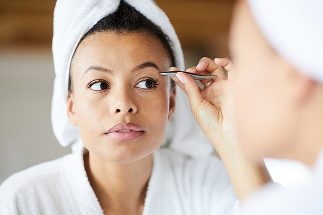 El injerto de cejas, una alternativa permanente cada vez más demandada para frenar la caída del vello en las cejas - 1, Foto 1