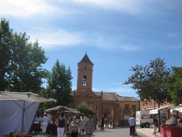 Este domingo se celebró el Mercadillo Artesano de La Santa, adelantado una semana por el Rally Subida La Santa, con la asistencia de numeroso público, Foto 1