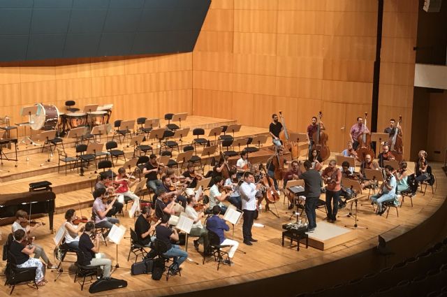 La Sinfónica de la Región recibe al trompetista venezolano Pacho Flores en su primer concierto de abono en el Auditorio regional - 1, Foto 1