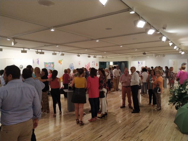 Inauguración de la exposición “Esencias de Mujer”, organizada por el Coro de Damas de la Virgen de la Amargura - 1, Foto 1