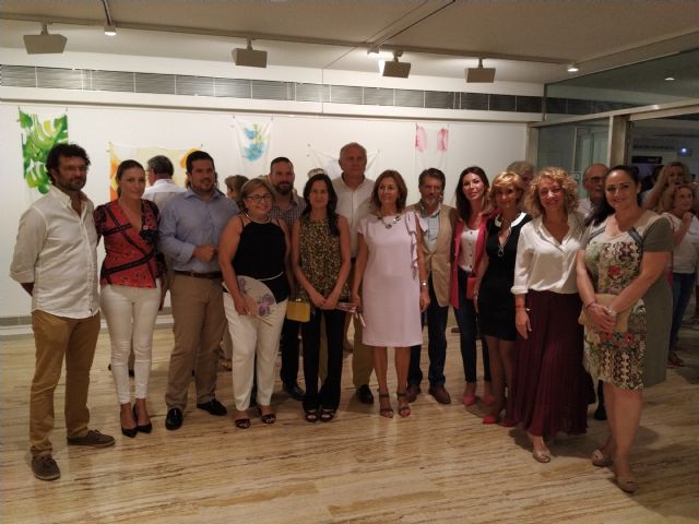 Inauguración de la exposición “Esencias de Mujer”, organizada por el Coro de Damas de la Virgen de la Amargura - 2, Foto 2