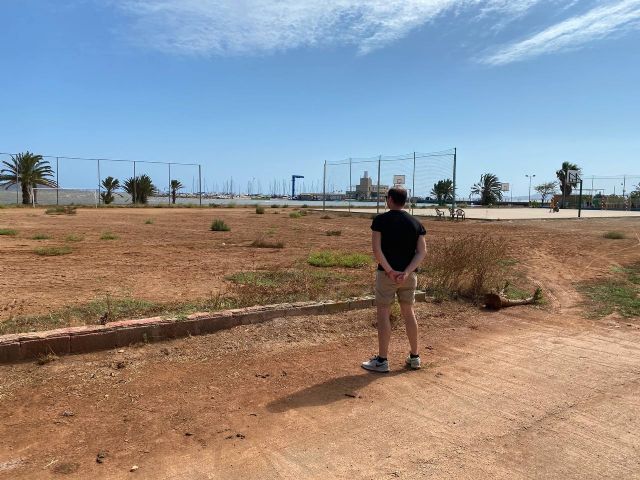 MC preguntará a N. Arroyo qué impide, dos años después, realizar el prometido campo de fútbol playa de Los Urrutias - 3, Foto 3