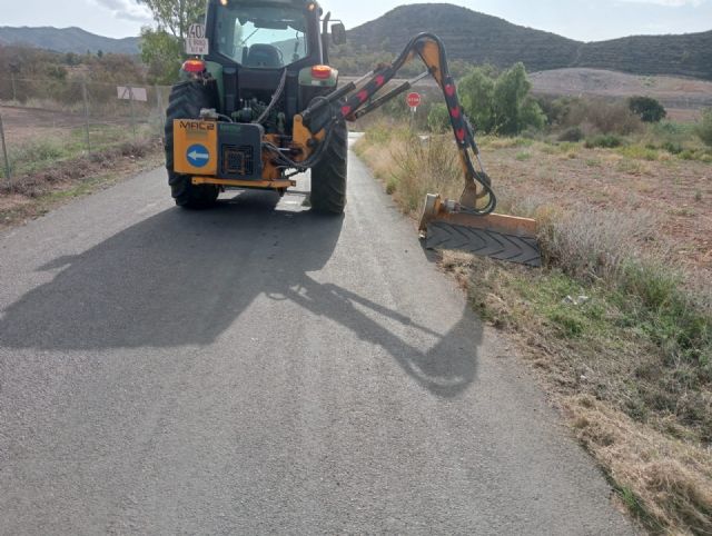 El Ayuntamiento inicia los trabajos de desbroce de caminos rurales asfaltados - 1, Foto 1