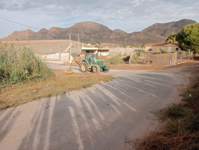 El Ayuntamiento inicia los trabajos de desbroce de caminos rurales asfaltados - 3, Foto 3