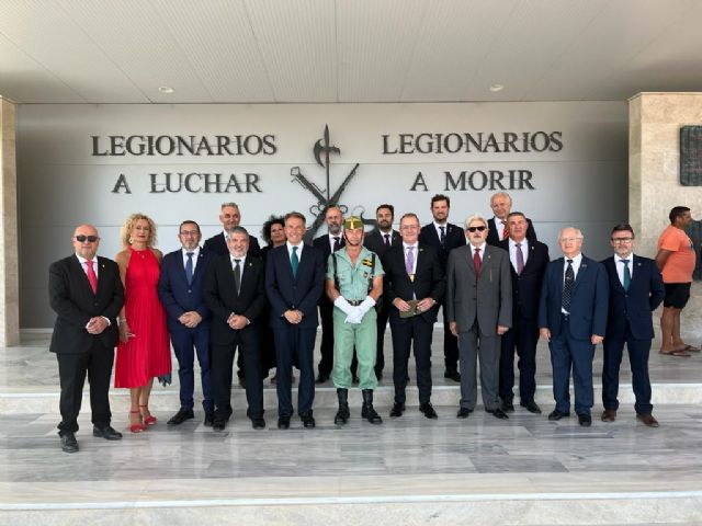 La Legión otorga a Ramón Mateos, presidente del Paso Blanco, el título de Legionario de Honor - 3, Foto 3