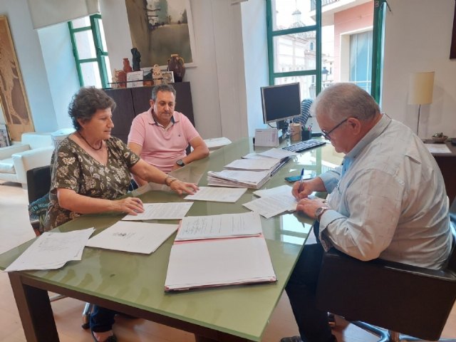 Suscriben el convenio de colaboración con la Asociación de Artesanos de Totana para contribuir al impulso del sector artesano en el municipio - 2, Foto 2