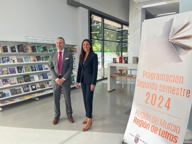 Elvira Sastre, Jacobo Bergareche, Dani Rovira, Henar Álvarez, 'la gata de Schrödinger' y Mikel Herrán, en el programa de la Biblioteca Regional - 1, Foto 1