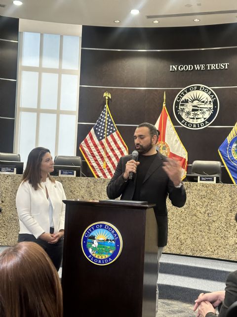 La Alcaldesa del Doral, Christi Fraga, reconoce a Carlos Mesber por su destacado aporte en la industria del entretenimiento, en el mes de la hispanidad - 5, Foto 5