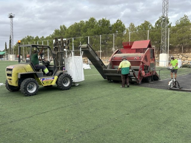 Comienzan las obras de sustitución del césped artificial en los dos campos de fútbol de la Ciudad Deportiva - 1, Foto 1