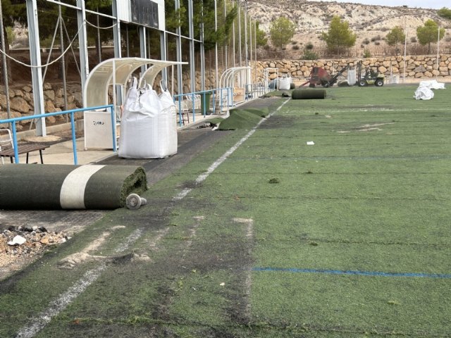 Comienzan las obras de sustitución del césped artificial en los dos campos de fútbol de la Ciudad Deportiva, Foto 2