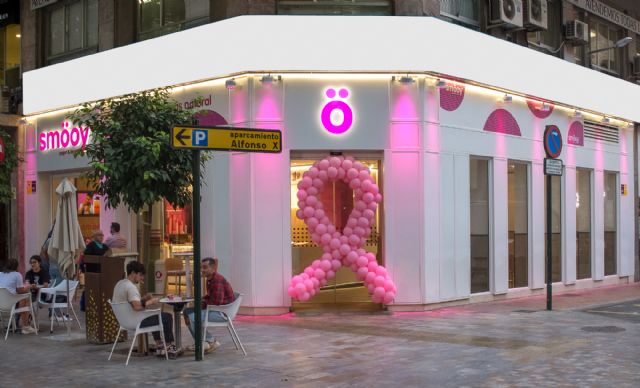 La cadena de yogur helado Smo¨oy se ilumina de rosa en apoyo al Día Mundial del Cáncer de Mama - 2, Foto 2