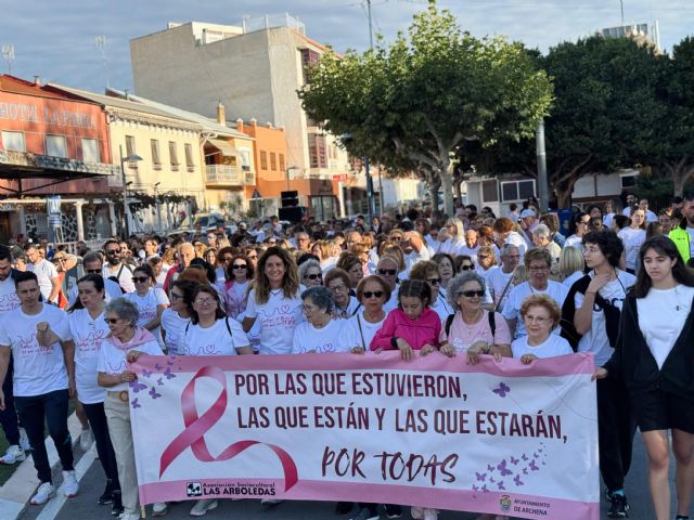 La alcaldesa de Archena pone voz al Manifiesto contra el Cáncer de Mama antes de la multitudinaria marcha por ganar la batalla a la enfermedad - 1, Foto 1