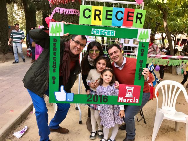 Centenares de niños celebran su día en el Jardín de la Seda - 1, Foto 1