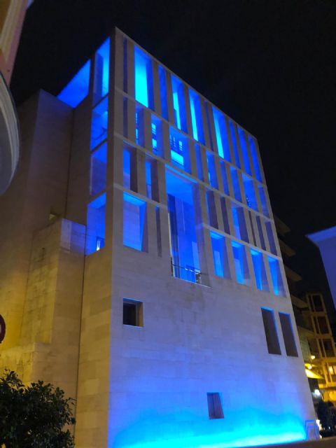 El Ayuntamiento ilumina de azul edificios y lugares más emblemáticos por el Día Mundial de la Infancia - 1, Foto 1