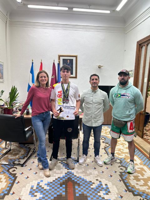 La alcaldesa de Águilas recibe a Juan Hernández, 3° del mundo en KI (Kicboxing) y 2° en KI y Lucha Grappling - 1, Foto 1