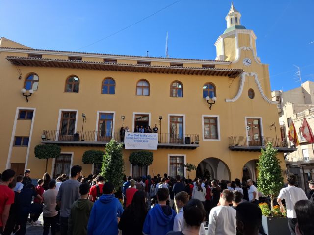 Alcantarilla celebra el Día Universal de la Infancia con una marcha solidaria y un mural en el Parque de Educación Vial - 1, Foto 1