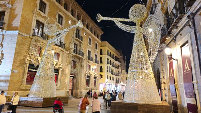 Dos angelotes gigantes de más de 8 metros de altura protagonizarán el encendido de luces en la plaza de Santo Domingo - 1, Foto 1