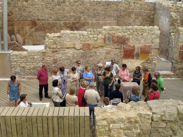 CARTAGENA / Los Mayores Visitan El Barrio Del Foro Romano - Murcia.com