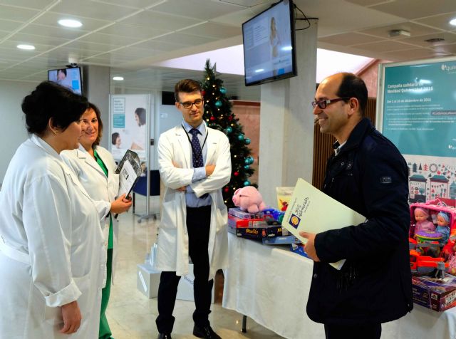 El Hospital Quirónsalud Murcia hace entrega de juguetes y dulces navideños a la ONG Jesús Abandonado - 1, Foto 1