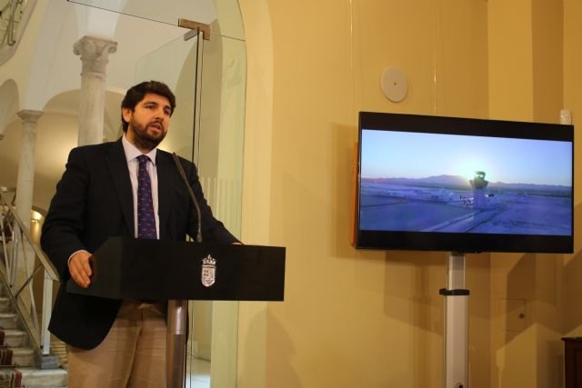 López Miras anuncia el visto bueno del Consejo de Gobierno para adjudicar a Aena la gestión del Aeropuerto Internacional de la Región - 1, Foto 1