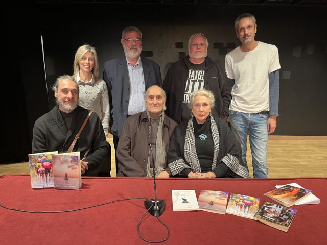 El poeta Pedro Javier Martínez presenta la reedición de cuatro de sus poemarios - 1, Foto 1