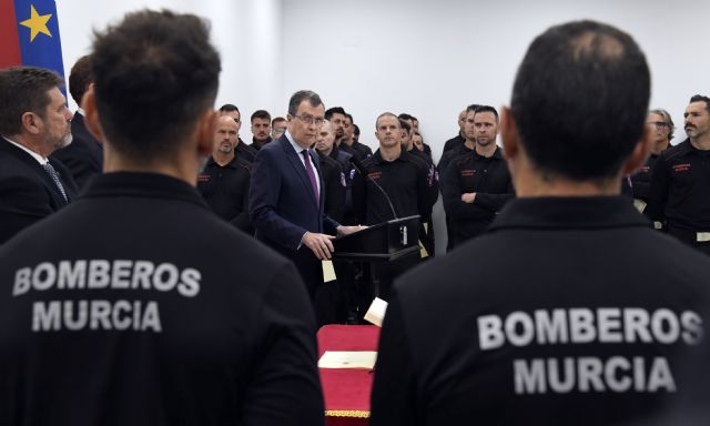 138 bomberos toman posesión en Murcia mediante promoción interna - 3, Foto 3