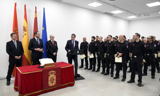 138 bomberos toman posesión en Murcia mediante promoción interna - 4, Foto 4