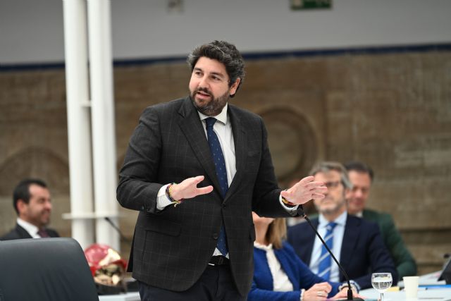 López Miras califica la reunión de presidentes de Santander como la Conferencia del folio en blanco - 1, Foto 1