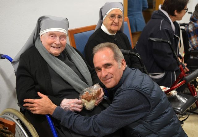 Cartagena por la Caridad celebró su tradicional fiesta navideña con los ancianos de las Hermanitas de los Pobres - 2, Foto 2