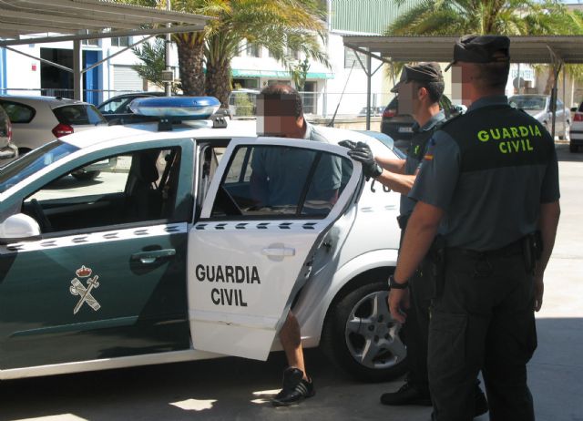 La Guardia Civil Detiene A Nueve Personas Relacionadas Con Delitos De ...